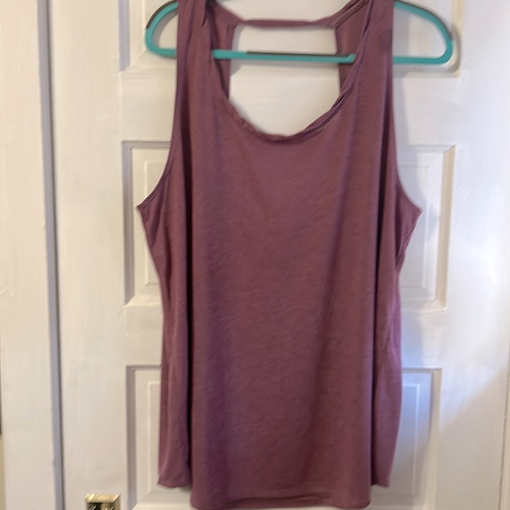 Nike Activewear muscle shirt
Color-light burgundy
Size - XXL